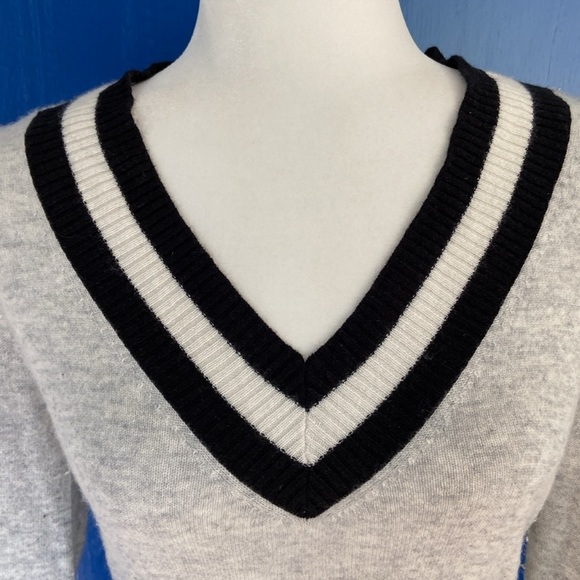 Margaret O'Leary V Neck Varsity Stripe Cashmere Sweater Grey Blue Size Medium - Picture 6 of 14